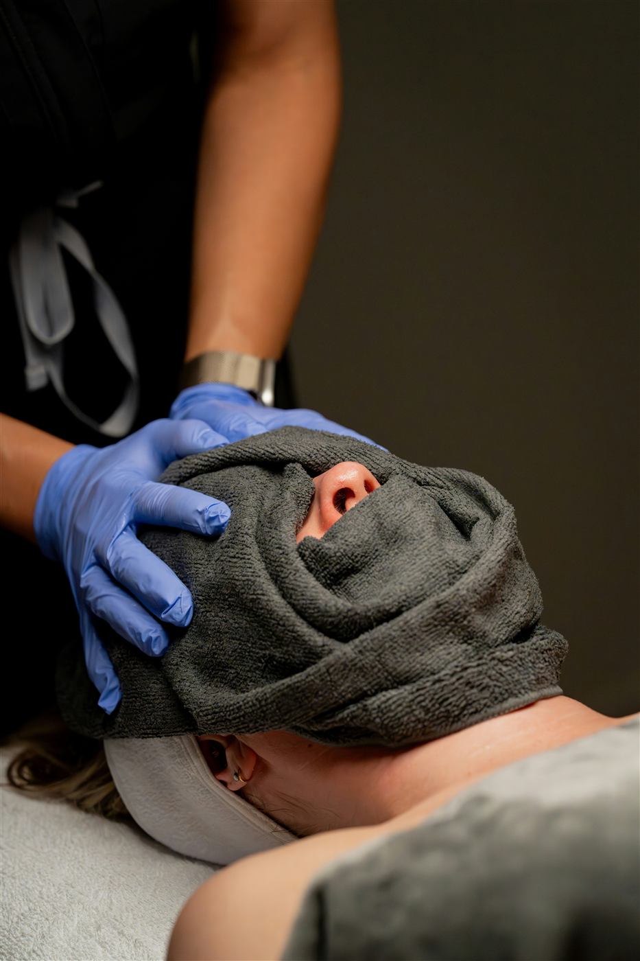 Tratament facial cu prosop cald